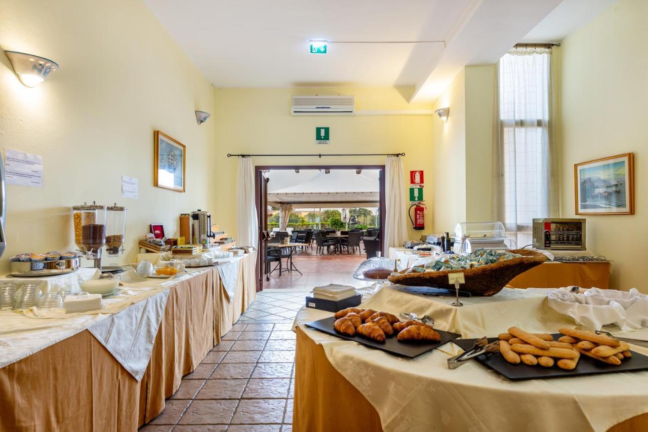 Hotel Le Mimose ซาน เตโอโดโร ภายนอก รูปภาพ