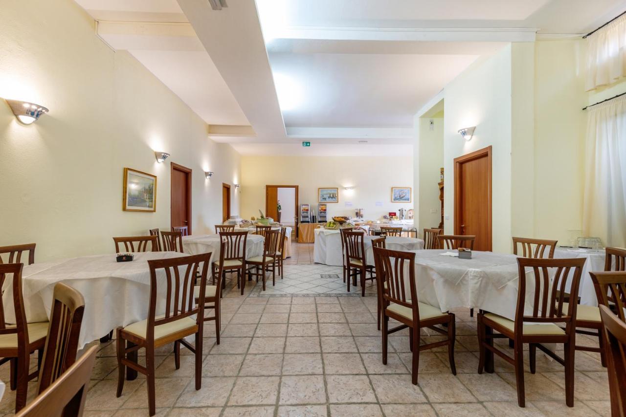 Hotel Le Mimose ซาน เตโอโดโร ภายนอก รูปภาพ